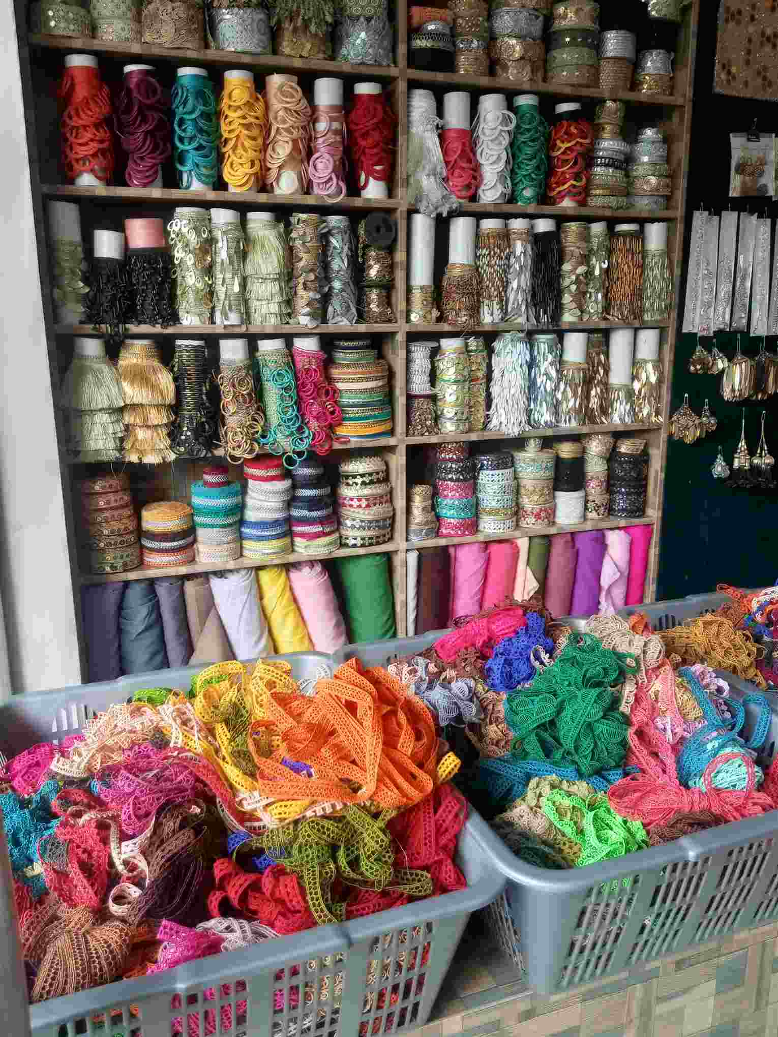 Kainat Tailors Maching Center & Boutique